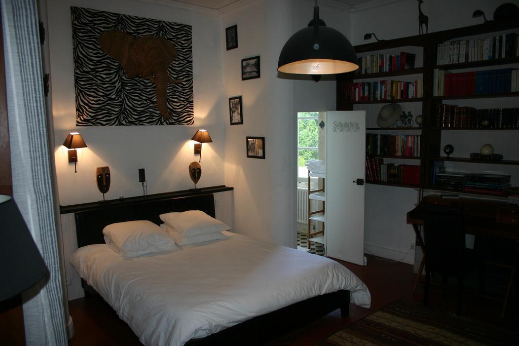 Les Routes Du Monde Bed & Breakfast Saint-Geniès-de-Comolas Стая снимка